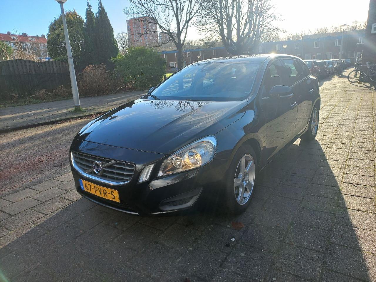 Volvo V60 - 1.6 T3 Kinetic Airco Cruise PDC NAVI Black Magic - AutoWereld.nl