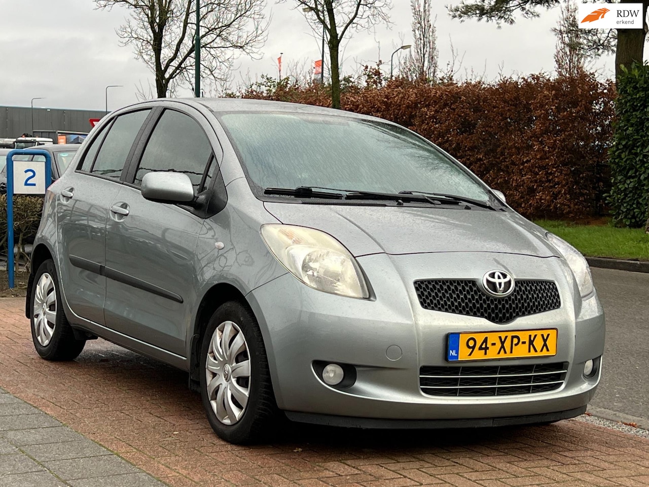 Toyota Yaris - 1.3 VVTi Sol | 5 deurs | Airco| betrouwbaar! - AutoWereld.nl