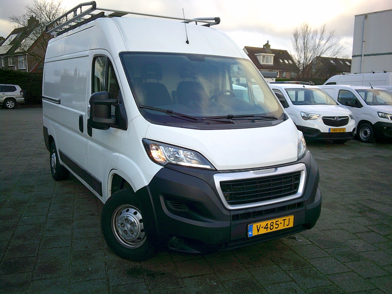 Peugeot Boxer - 330 2.0 BlueHDI L2H2 Premium VOORZIEN VAN IMPERIAAL+TREKHAAK!EURO 6 !! - AutoWereld.nl