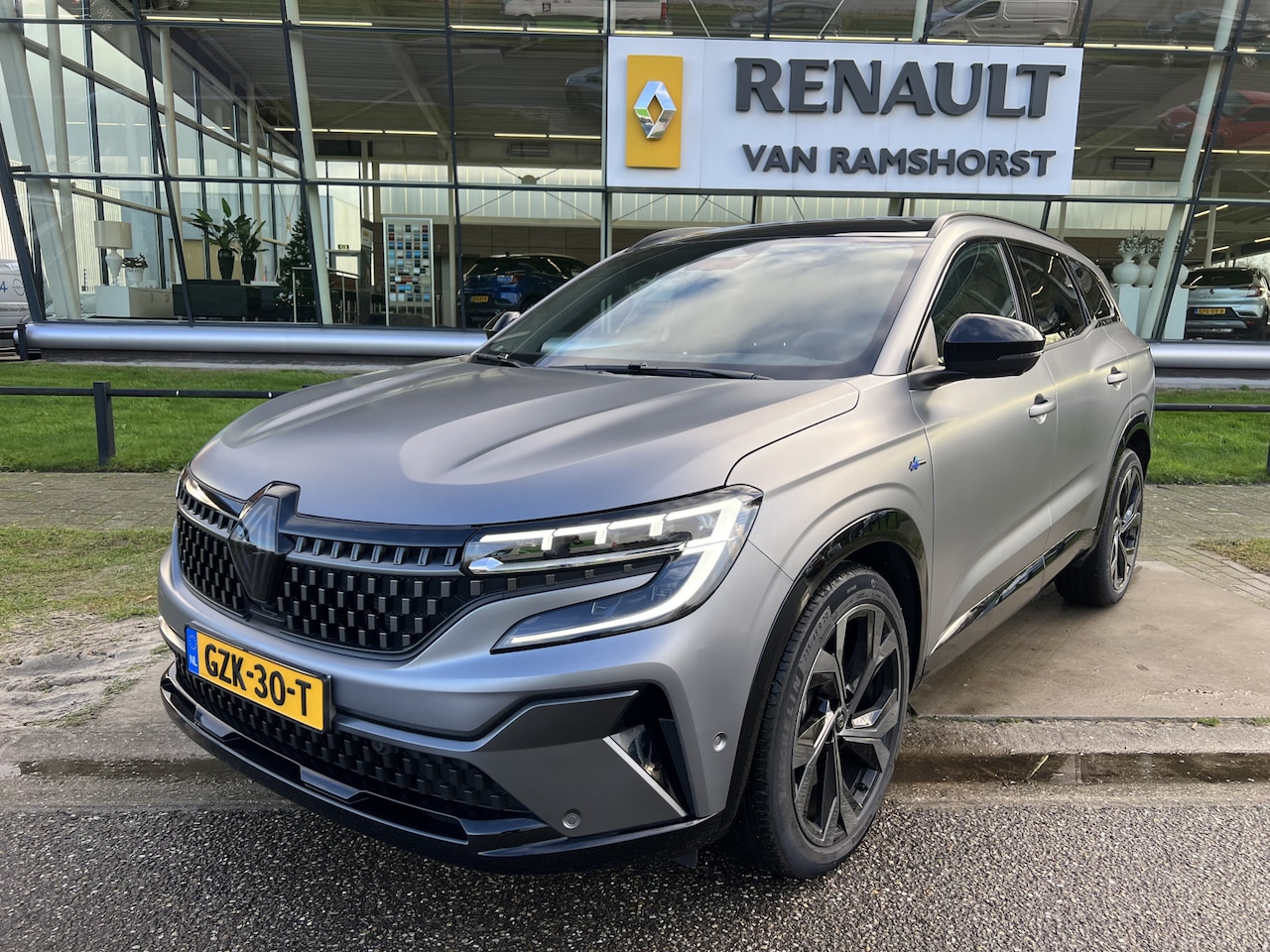 Renault Espace - E-Tech Hybrid 200 esprit Alpine / Panorama / 4 Control / Adaptive Cruise / Head-up display - AutoWereld.nl