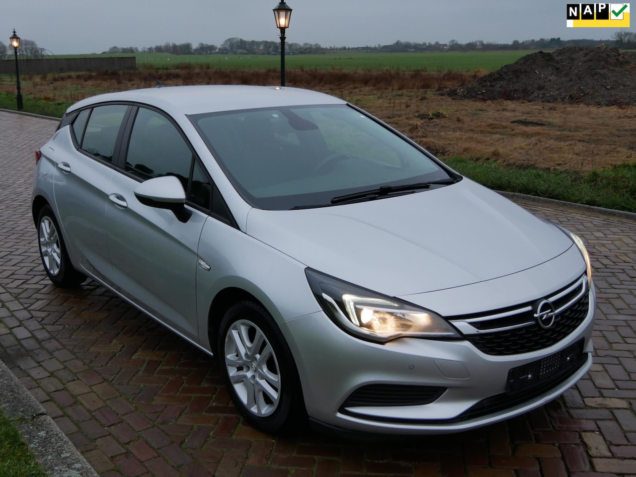 Opel Astra - 1.6 CDTI Online Edition AC NAVI - AutoWereld.nl