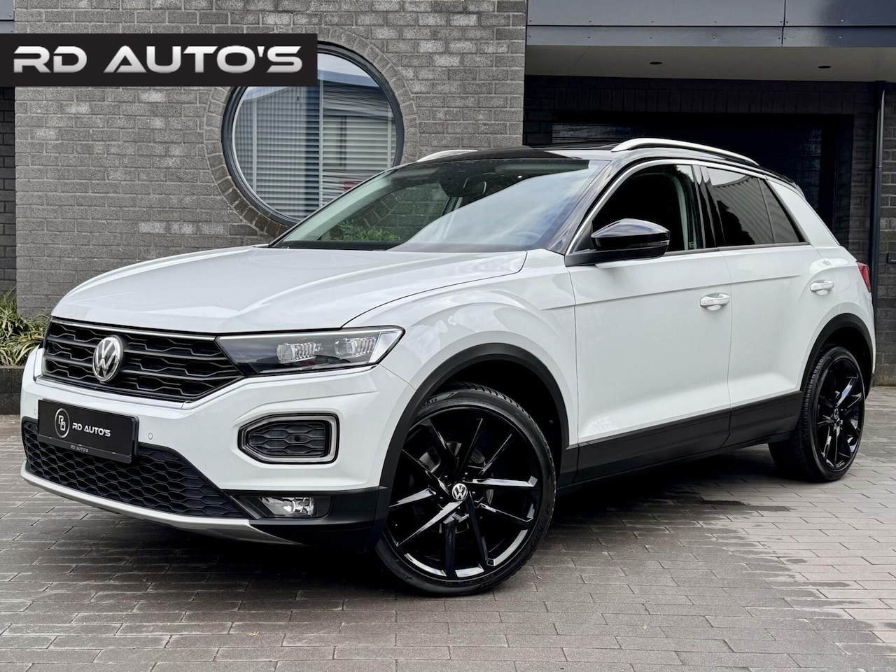 Volkswagen T-Roc - 1.5 TSI NAP Pano Virtual Lane assist ACC Carplay Stoelverwarming - AutoWereld.nl