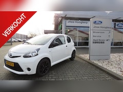 Toyota Aygo - 1e eigenaar 1.0 VVT-i Access 3 drs, nieuwe LM Velgen, Navigatie, 34141 km (Nieuwstaat)