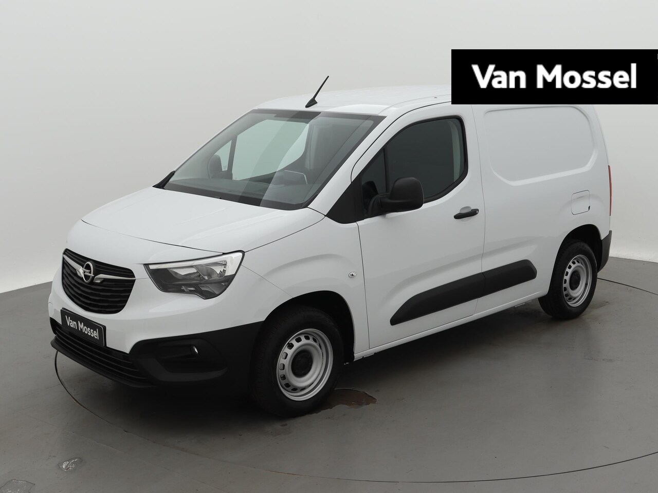 Opel Combo - 1.5D L1H1 Standaard | Navigatie | Parkeersensoren | Houten laadvloer - AutoWereld.nl