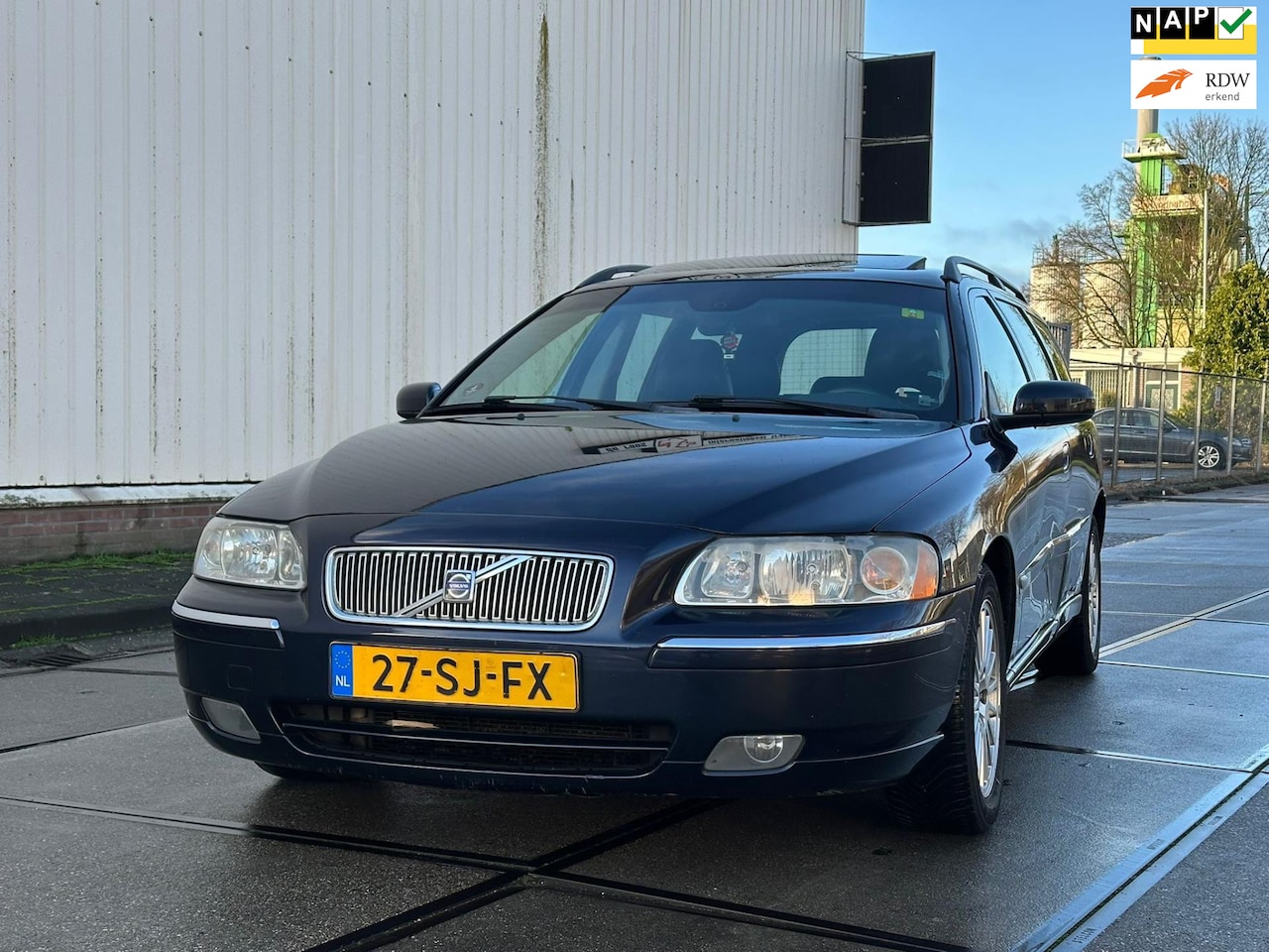 Volvo V70 - 2.4 D5 Edition II Automaat Schuifdak Carplay - AutoWereld.nl