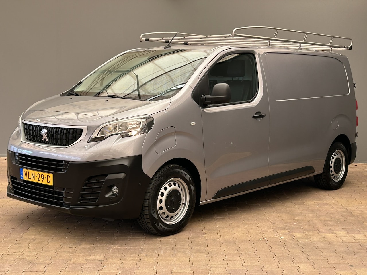 Peugeot e-Expert - Standard L2 Premium 75 kWH | Navi | Camera | Airco | Cruise control | PDC | Laadruimte bet - AutoWereld.nl