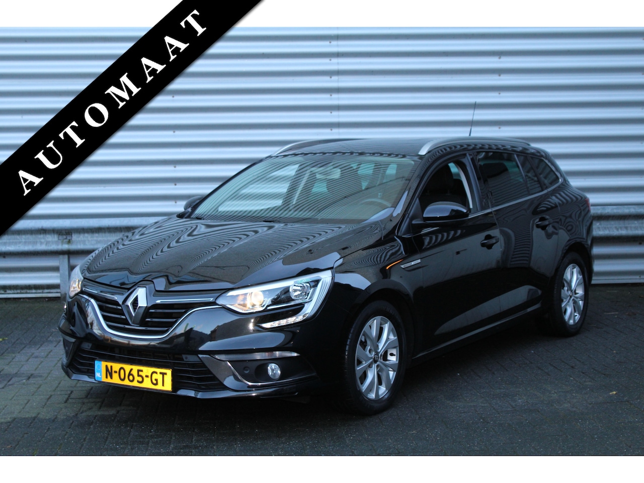 Renault Mégane Estate - 1.3 TCe 140pk Limited Automaat Clima Cruise Navi Carplay PDC Trekhaak 1700 - AutoWereld.nl