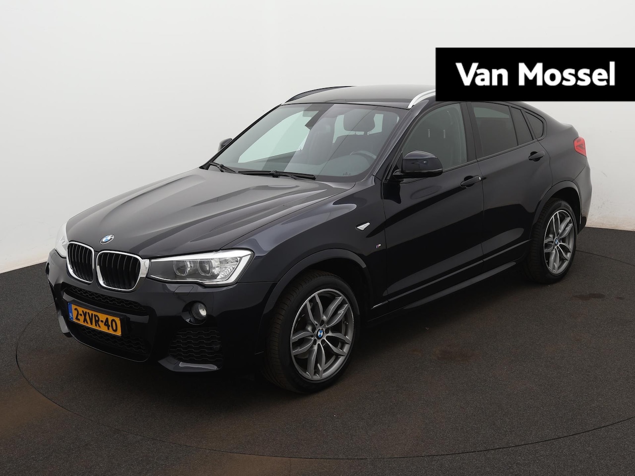 BMW X4 - xDrive20i Executive | M-PAKKET | NAVIGATIE | ACHTERUITRIJCAMERA | SPORTSTOELEN | TREKHAAK - AutoWereld.nl