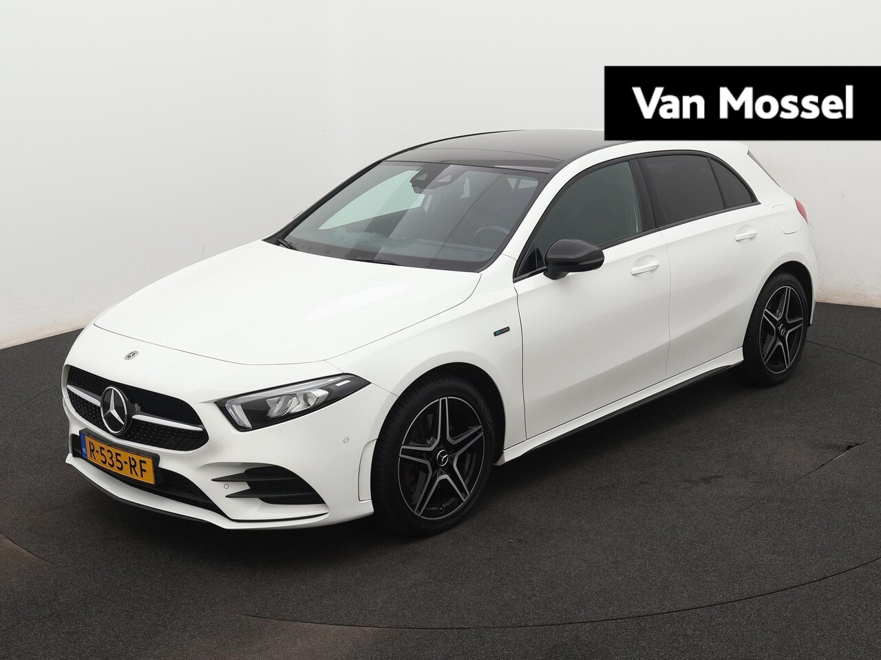 Mercedes-Benz A-klasse - 250 e Business Solution AMG Limited | PANORAMADAK | ACHTERUITRIJCAMERA | INTERIEUR VERLICH - AutoWereld.nl