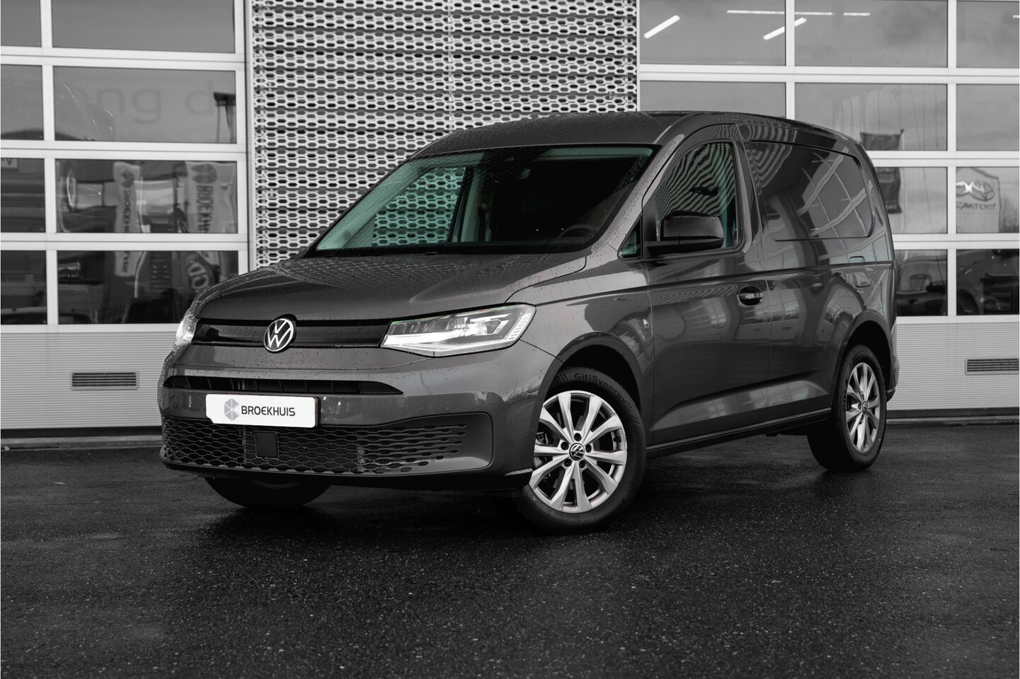 Volkswagen Caddy - | DSG 122 pk | Trekhaak | Led Verlichting | 17" | Camera | Digitaal Dashboard | Navi - AutoWereld.nl