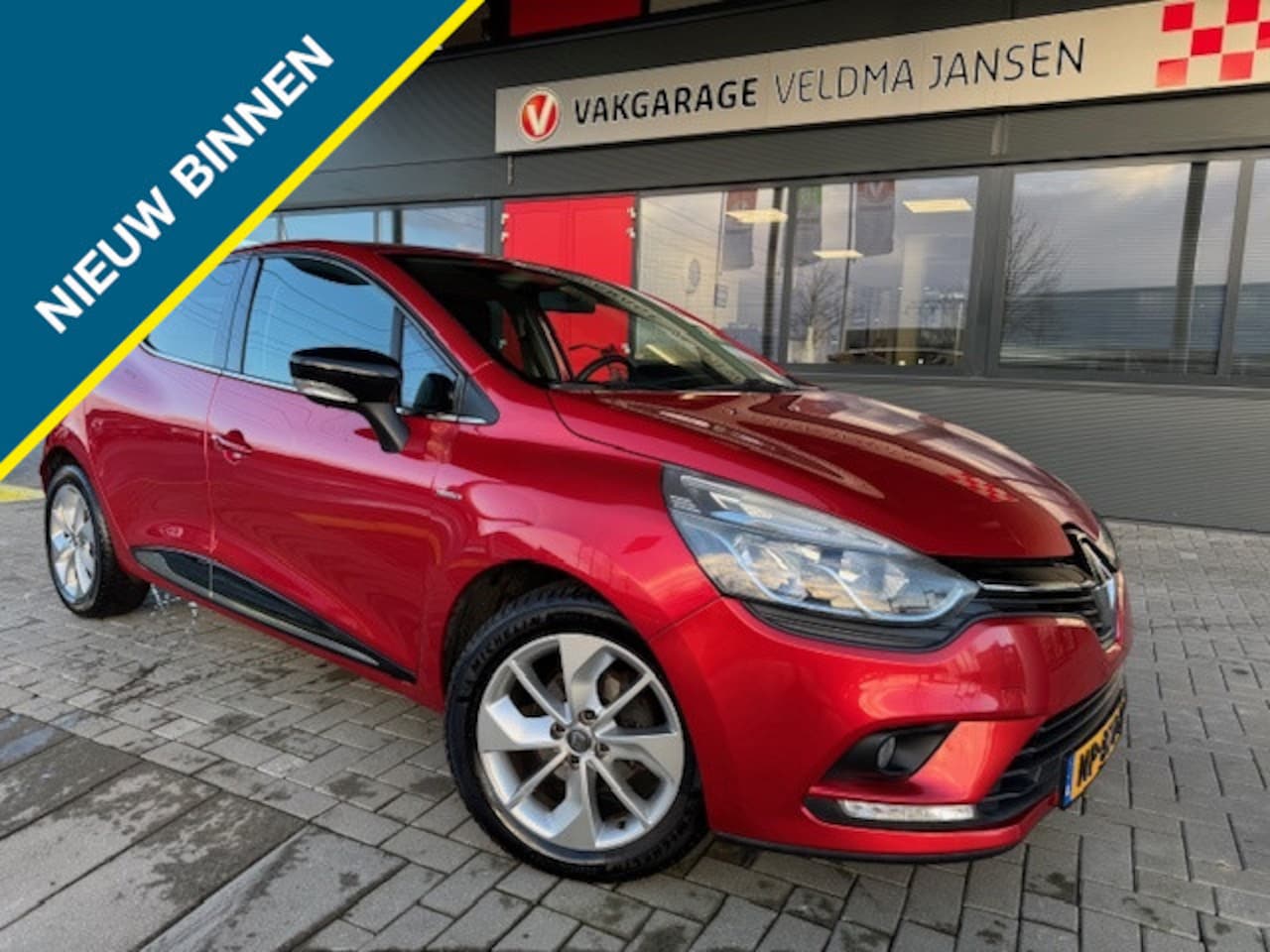 Renault Clio - 0.9 TCe LIMITED + AIRCO/CRUISE CONTR./NAVI/LMV/PDC - AutoWereld.nl