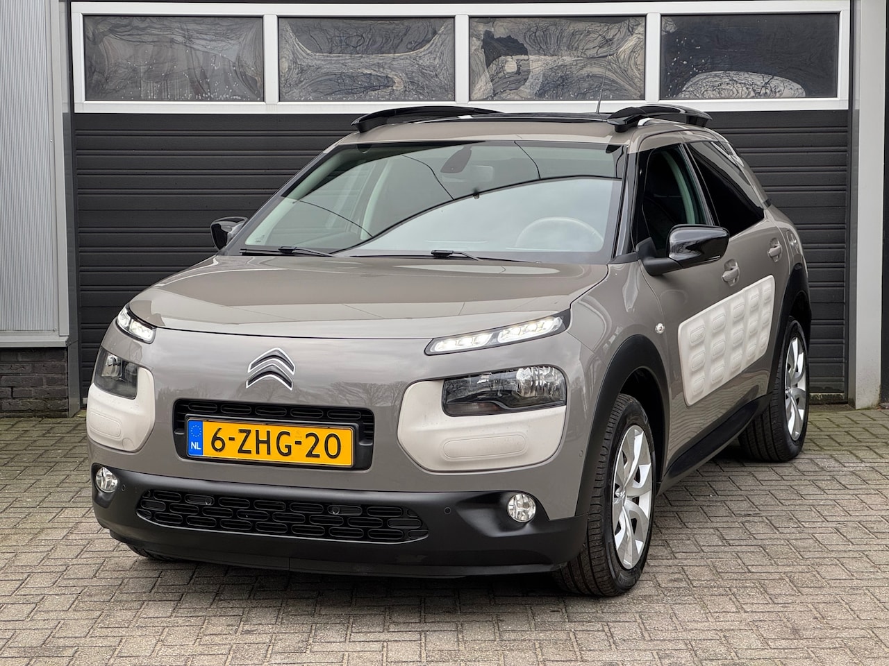 Citroën C4 Cactus - 1.2 e-VTi Feel Automaat, Camera, Cruise, Climate Control, NAP - AutoWereld.nl