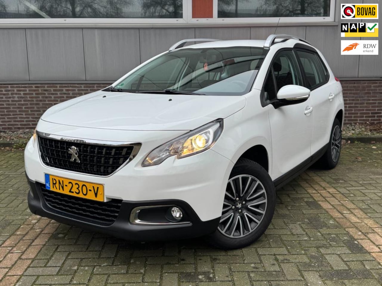 Peugeot 2008 - 1.2 PureTech Blue Lion 1.2 PureTech Blue Lion - AutoWereld.nl