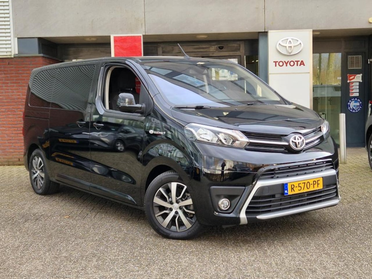 Toyota ProAce Electric Shuttle - Med. Ext Range Cool 75kWh 8-zits Prijs incl.BTW - AutoWereld.nl