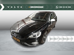 Volvo V60 - 2.0 T4 R-Design | Trekhaak | Adaptieve Cruise controle | Stoel + Stuur verwarming | bi-Xen