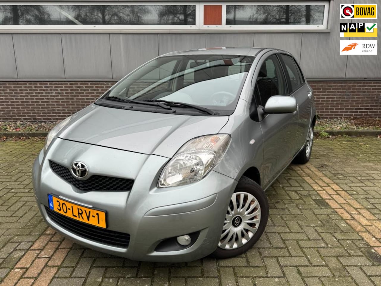 Toyota Yaris - 1.3 VVT-i Aspiration 1.3 VVTi Aspiration - AutoWereld.nl