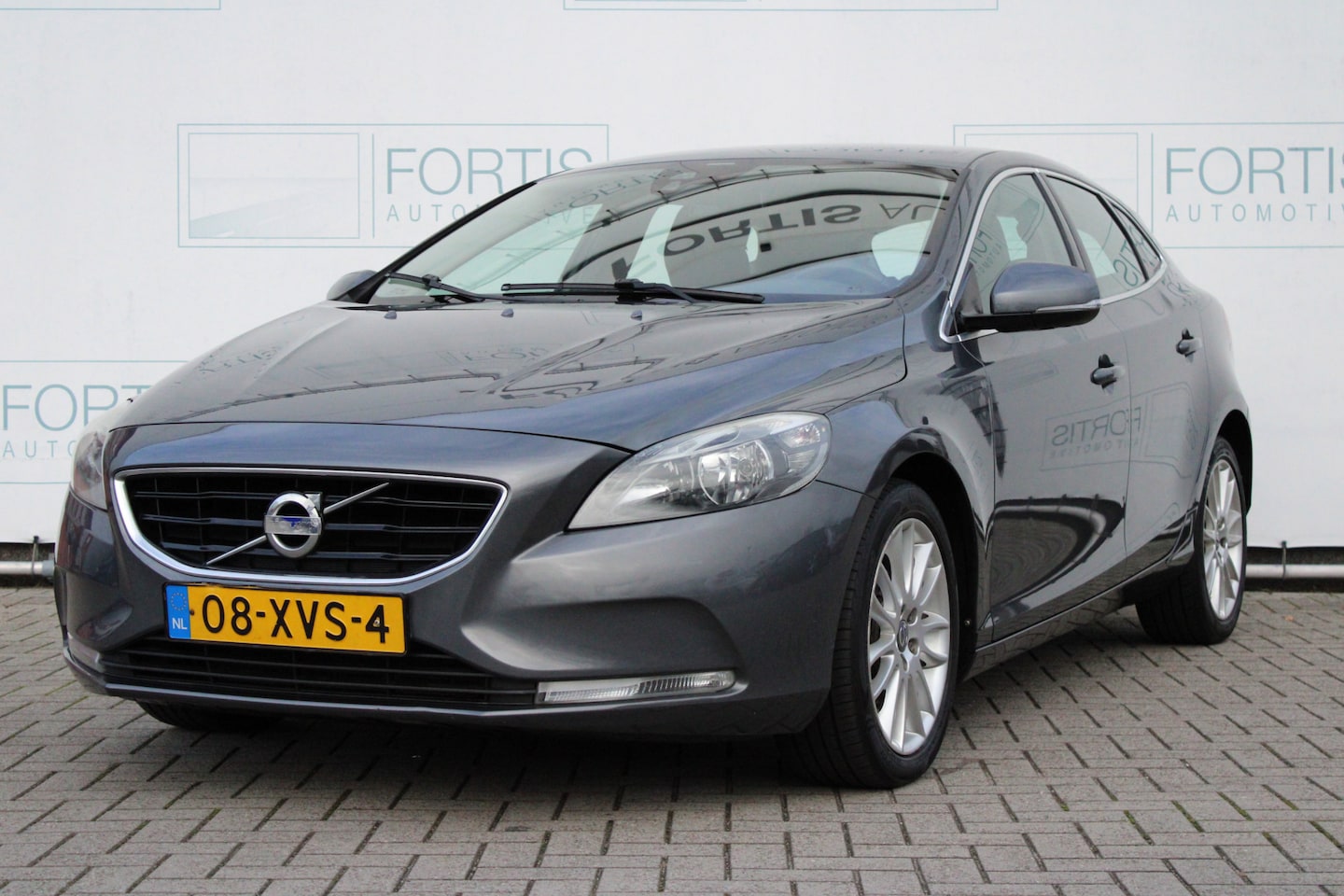 Volvo V40 - 1.6 D2 Momentum NL AUTO | NAVI | CAMERA | - AutoWereld.nl