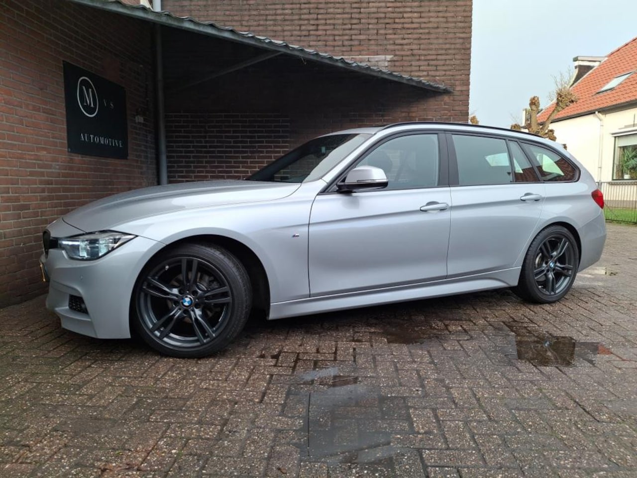 BMW 3-serie Touring - 318i M Sport Edition Panoramadak / Apple Carplay / Led Verlichting / Lederen Bekleding / P - AutoWereld.nl