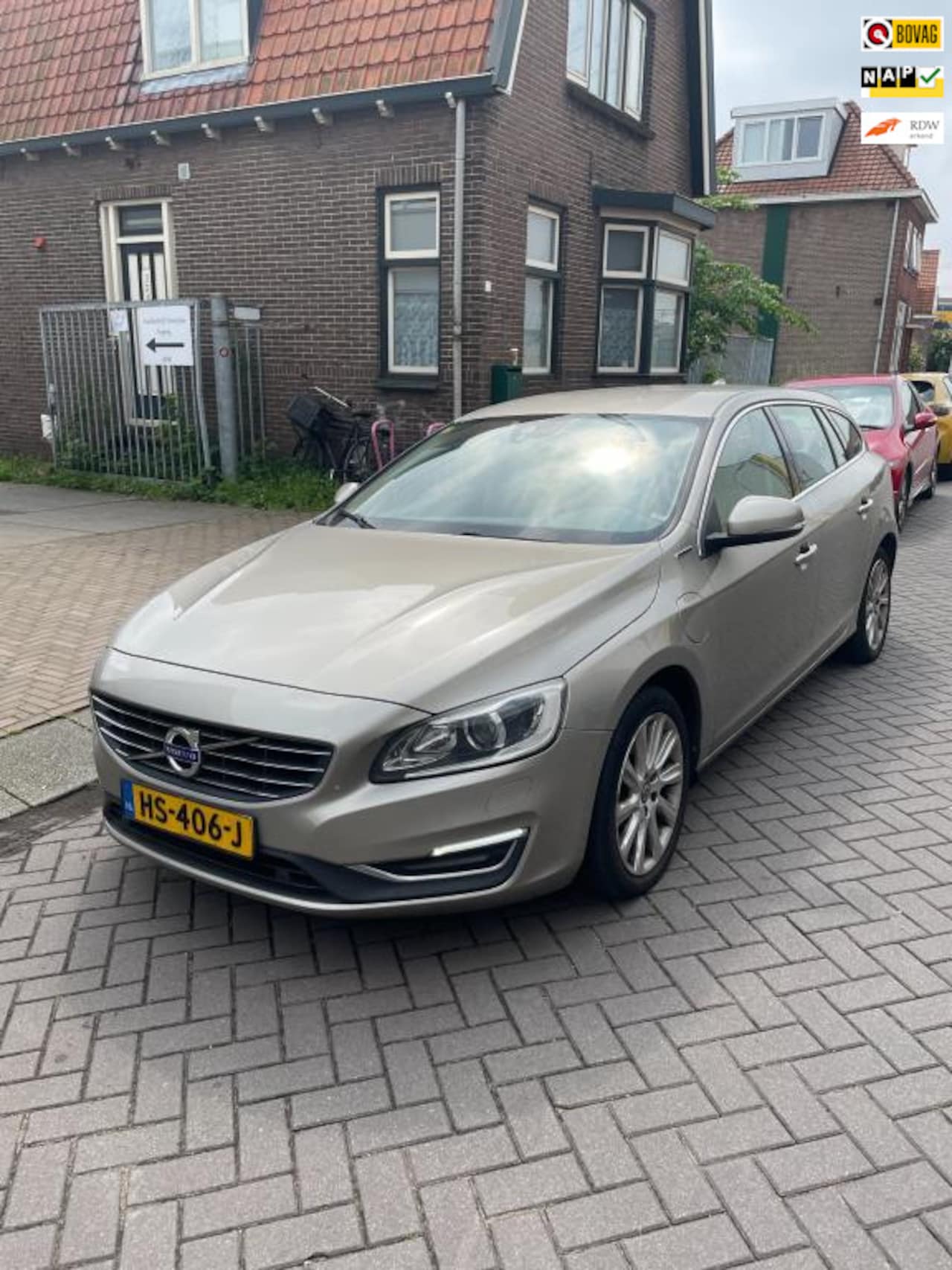 Volvo V60 - 2.4 D6 Twin Engine R-Design 2.4 D6 Twin Engine R-Design - AutoWereld.nl