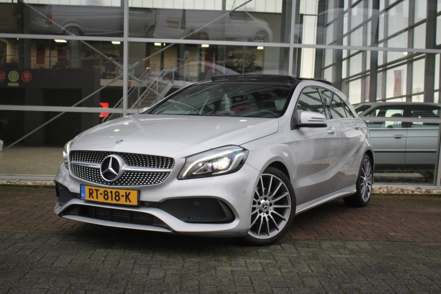 Mercedes-Benz A-klasse - 180 Ambition | AMG | PANO! | - AutoWereld.nl