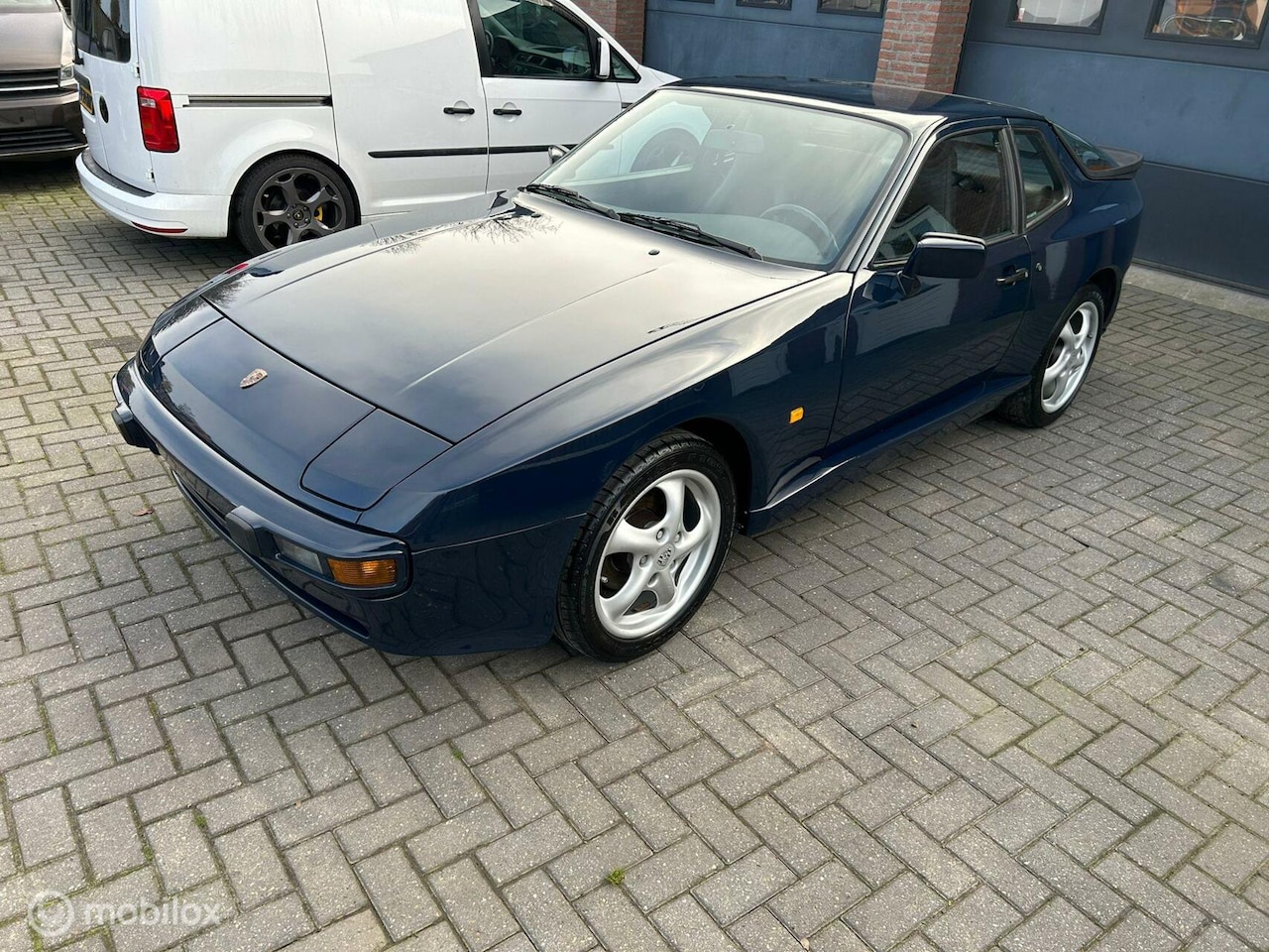 Porsche 944 - 2.5 Coupé 1988 met motorschade - AutoWereld.nl