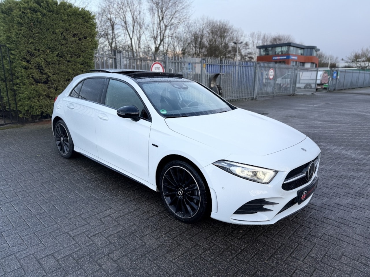 Mercedes-Benz A-klasse - 250 e Edition|360Cam|Pano|AmgLine|full - AutoWereld.nl