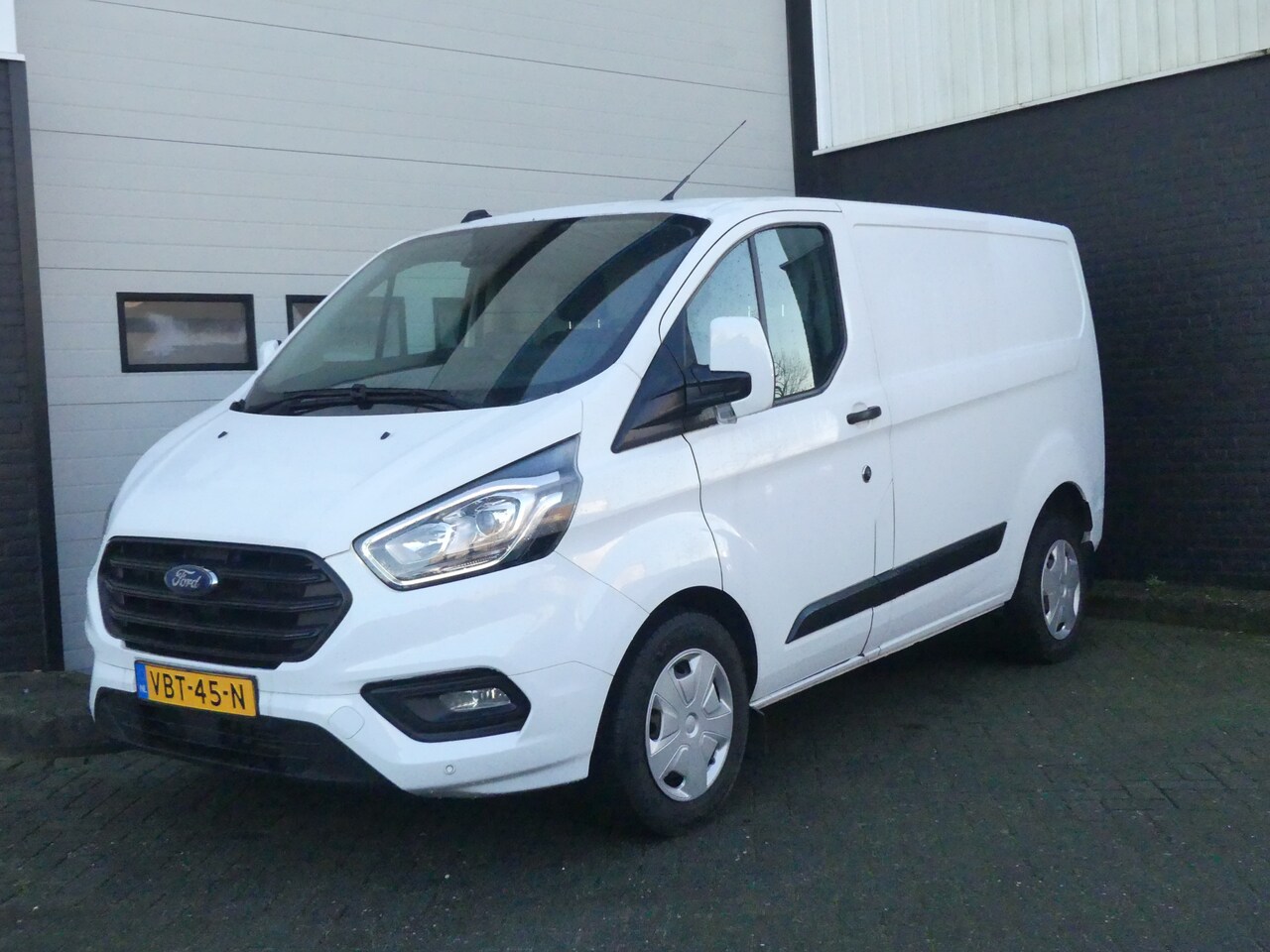 Ford Transit Custom - 2.0 TDCI 130PK Automaat - EURO 6 - Airco - Navi - Cruise - € 14.950,- Excl. - AutoWereld.nl