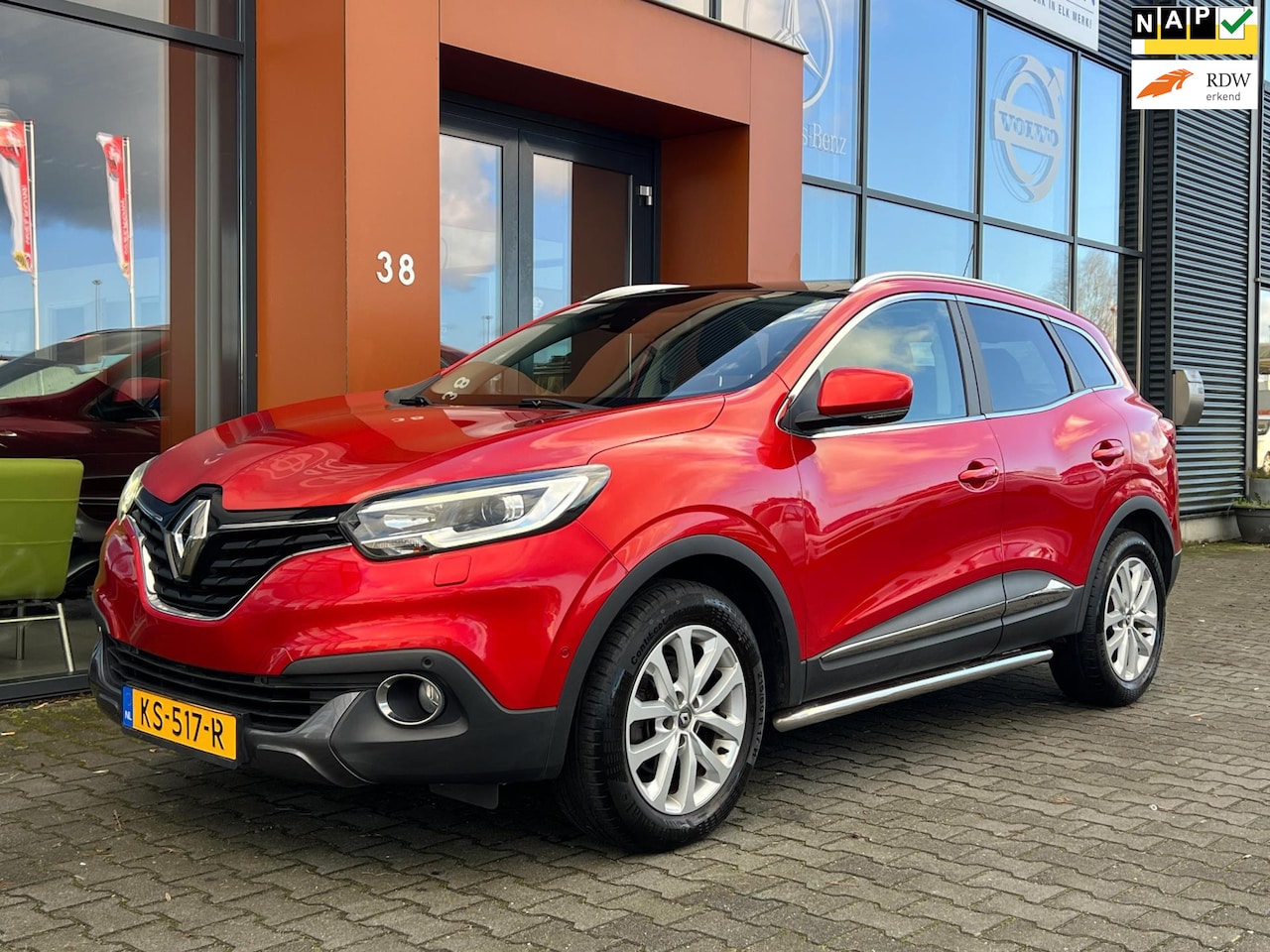 Renault Kadjar - 1.2TCe Intens|Panodak|PDC+Cam|Navi|Bluetooth - AutoWereld.nl