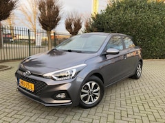 Hyundai i20 - 1.2 - 4 cil., AIRCO, Cruise Control, Isofix, Led, Parkeersensoren, Stuur- & Stoelverwarmin