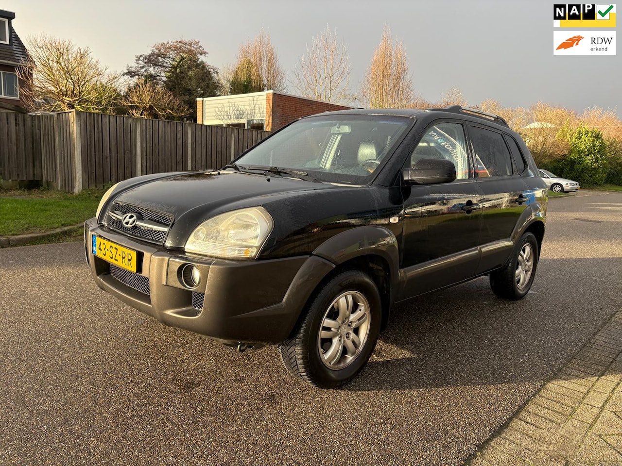 Hyundai Tucson - 2.0i Style World Cup edition Cruise*NAP*Trekhaak*Airco*NAP*LM velgen*27-06-2025 APK*2e eig - AutoWereld.nl