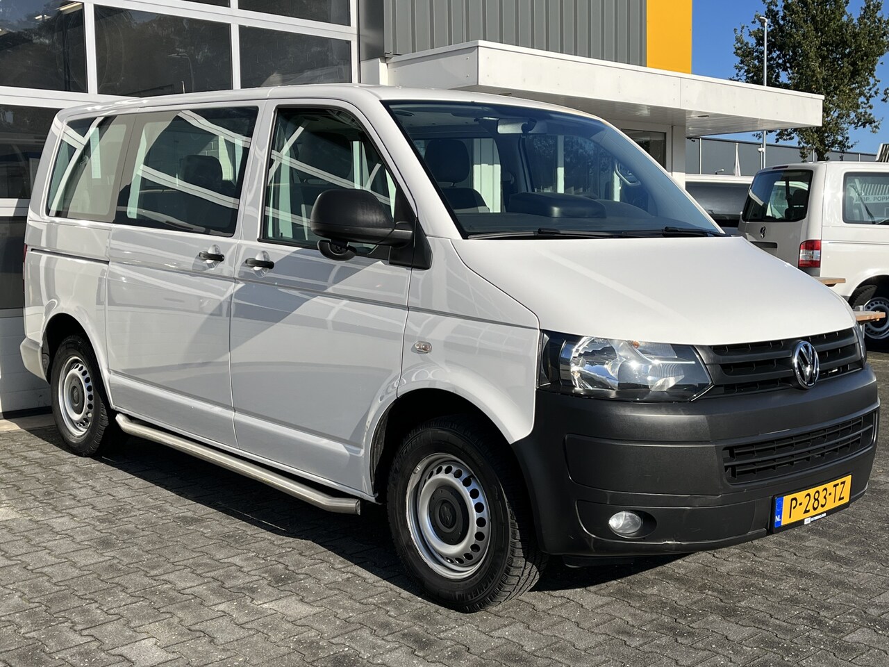 Volkswagen Transporter Kombi - 2.0 TDI 140 pk DSG Automaat L1H1 BTW en BPM vrij Airco Cruise control PDC Trekhaak Marge 1 - AutoWereld.nl