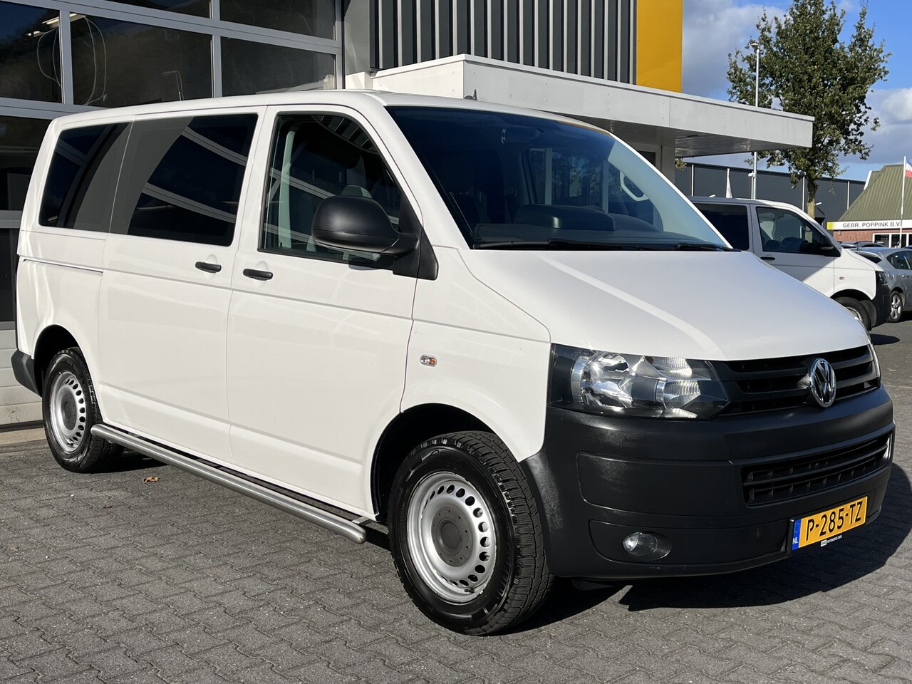 Volkswagen Transporter Kombi - 2.0 TDI 140 pk DSG Automaat L1H1 BM 20 stuks op Voorraad !!!  BTW en BPM vrij Airco Cruise - AutoWereld.nl