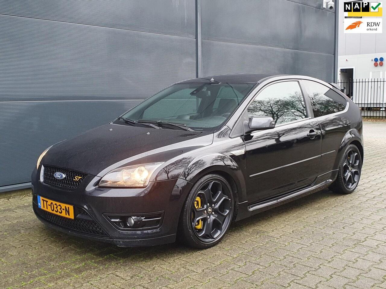 Ford Focus - 2.5-20V ST / CARPLAY / LEDER RECARO / STOELVERW. / VOORRUIT VERW. / DISTRIBUT. VERV. / INC - AutoWereld.nl