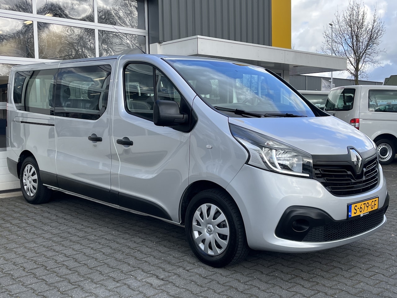 Renault Trafic Passenger - 9 persoons 1.6 dCi BTW / BPM vrij marge Lengte 2 Airco Cruise control Navigatie PDC 1e eig - AutoWereld.nl