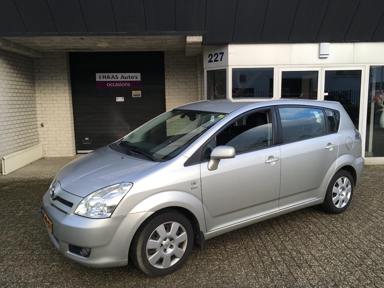 Toyota Corolla Verso - 1.8 VVT-i Sol 7 SEATS / CLIMA / AUTOMATIC / APK JULI 2025 / 7 PERSOONS - AutoWereld.nl