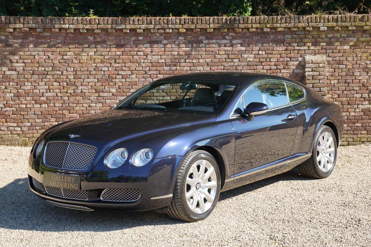 Bentley Continental GT - Low mileage (kilometers), Model year 2006, Distinguished colorscheme "Sapphire Blue" over - AutoWereld.nl