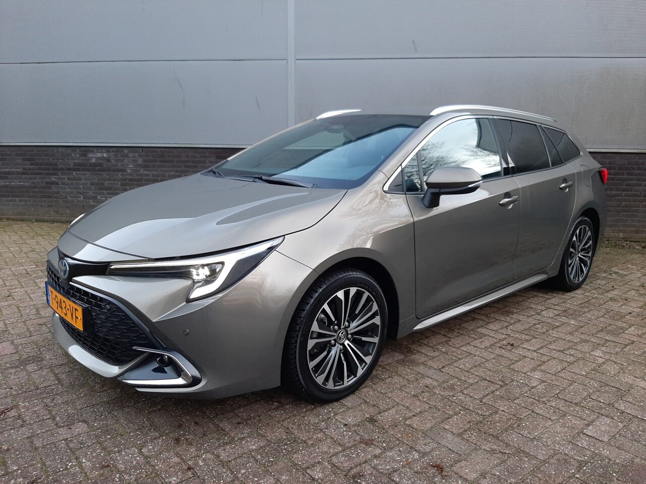 Toyota Corolla Touring Sports - 1.8 Hybrid First Edition PDC V+A, Electrische Achterklep, Apple Carplay & Android Auto - AutoWereld.nl