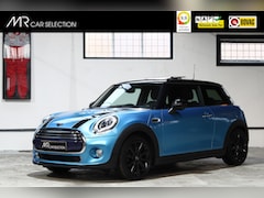 MINI Cooper - 1.5 Chili Business | Panoramadak | 17 inch | Parkeersensoren | LED | Stoelverwarming | NL