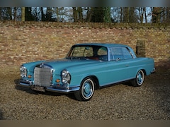 Mercedes-Benz 250 - SE Coupe W111 This concerns the model originally equipped with floor shifting, Stunning co