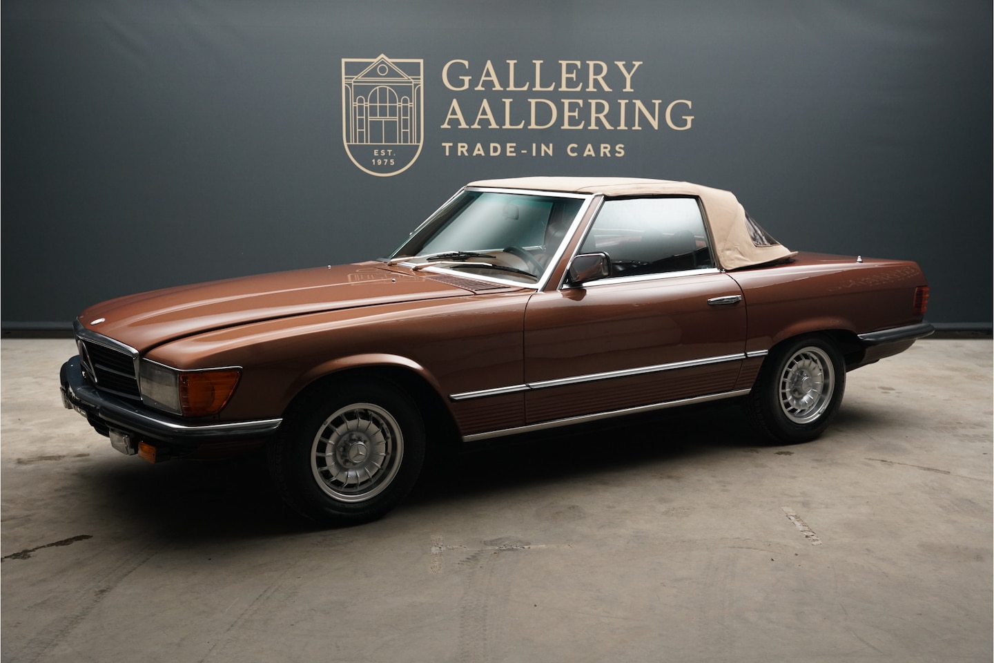 Mercedes-Benz SL-klasse Cabrio - 280 European bumpers/headlights, Milan Brown Metallic, Brown leather, Automatic gearbox, P - AutoWereld.nl