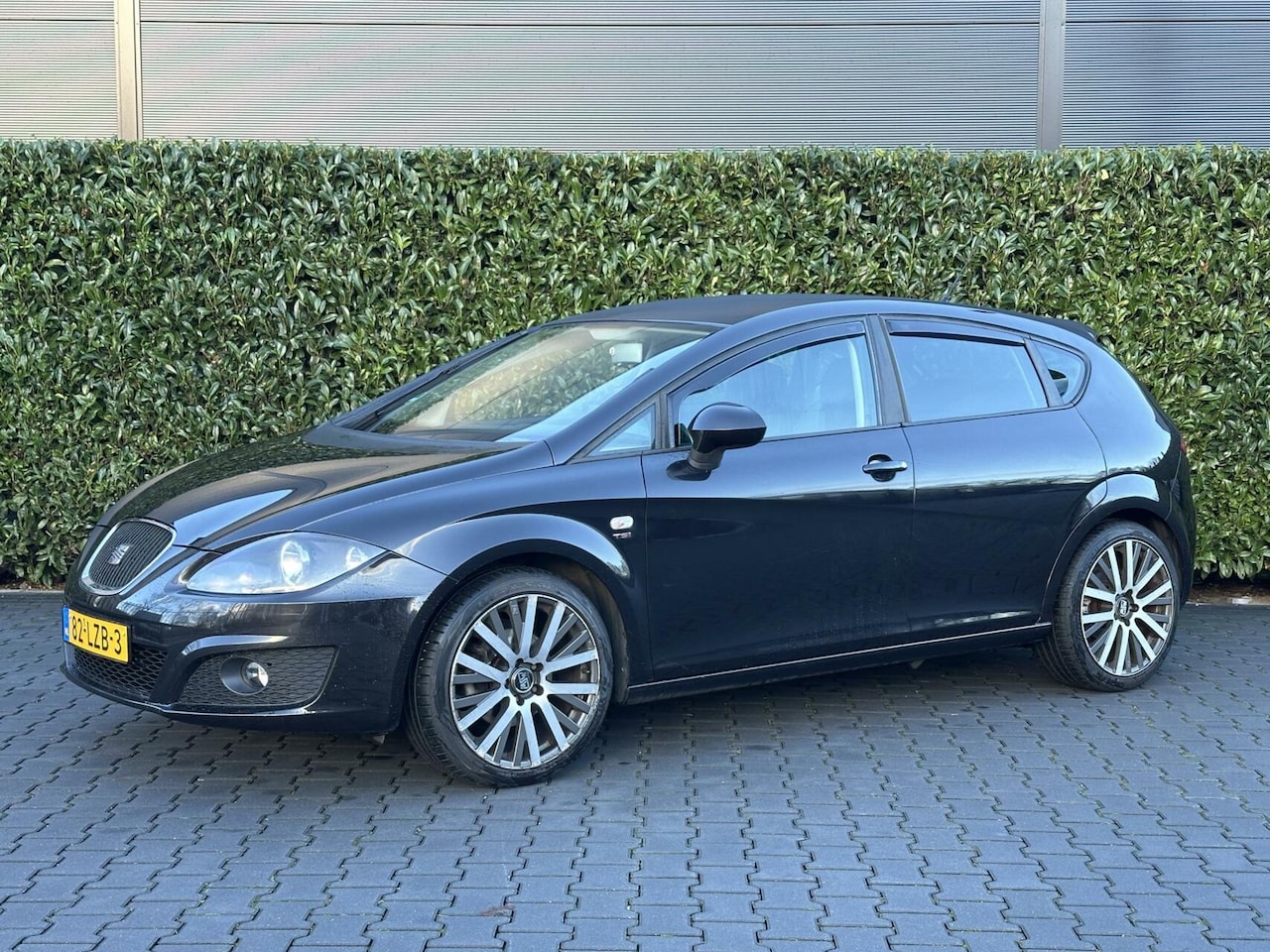 Seat Leon - 1.8 TFSI SPORT AUTOMAAT 160PK, NAVI, CLIMATE, CRUISE, 18INCH, F1 FLIPPERS, PRIVATE-GLASS - AutoWereld.nl