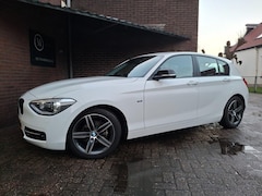 BMW 1-serie - 116i Executive Sport Line Navigatie / Xenon / Cruise Controle / Bluetooth / Stoelverwarmin