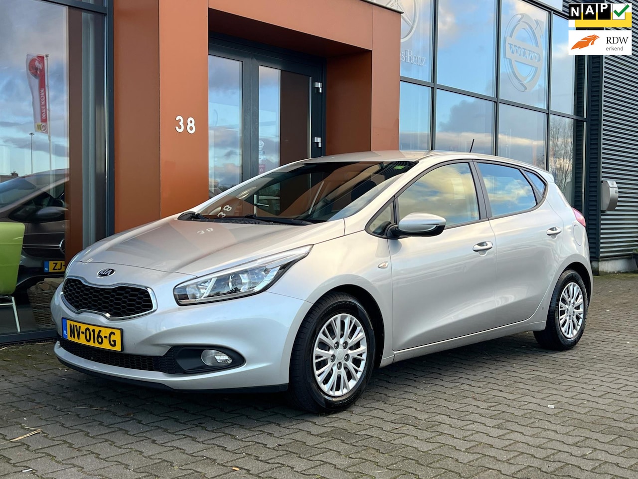 Kia Cee'd - 1.4 CVVT|6bak|Airco|Isofix|NAP|APK 10-2025 - AutoWereld.nl