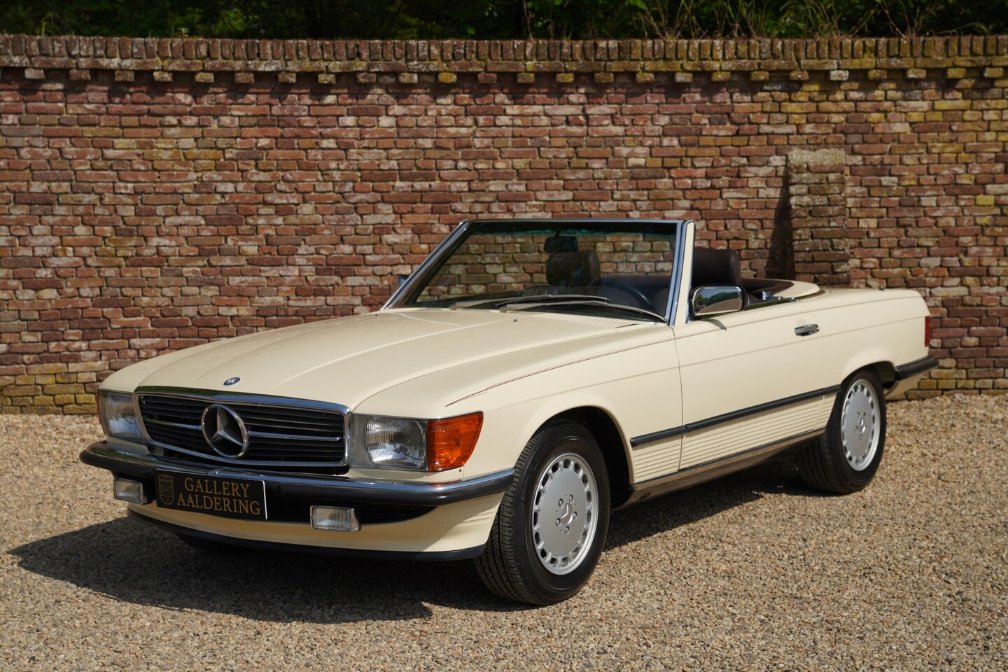 Mercedes-Benz SL-klasse Cabrio - 560 Single owner since new with only 36000 Miles! European specs (headlights/bumpers), Liv - AutoWereld.nl