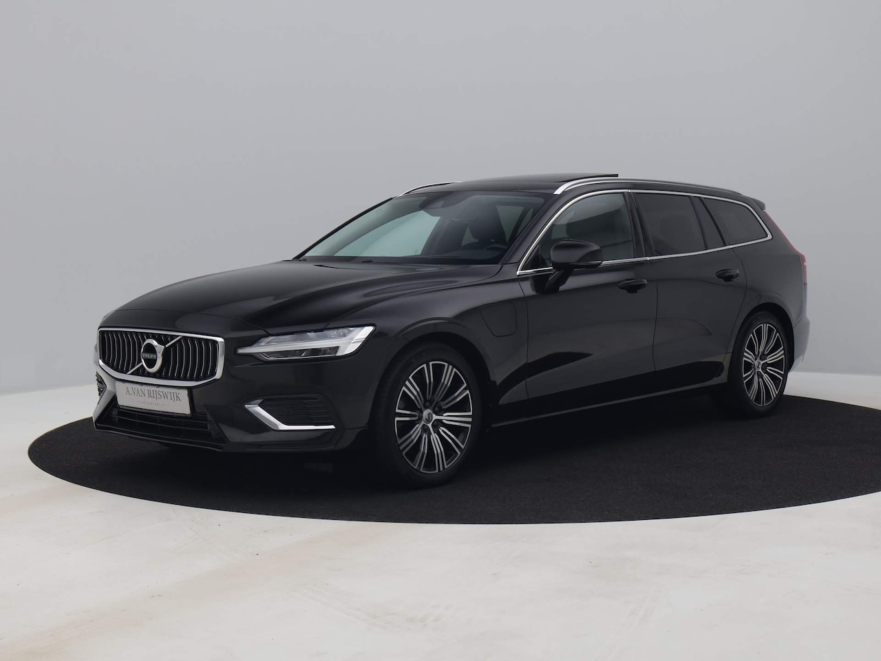 Volvo V60 - 2.0 T8 Twin Engine AWD Inscription | PANO | HUD | ADAPTIVE | STOELVERW. | TREKHAAK - AutoWereld.nl