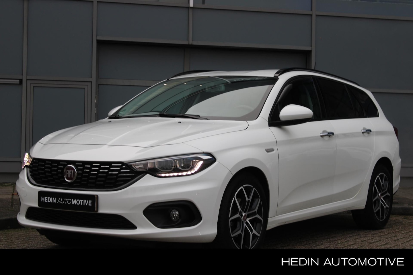 Fiat Tipo Stationwagon - 1.4 T-Jet 16v Business Lusso | Navigatie | Camera | Lichtmetalen velgen | Climate control - AutoWereld.nl