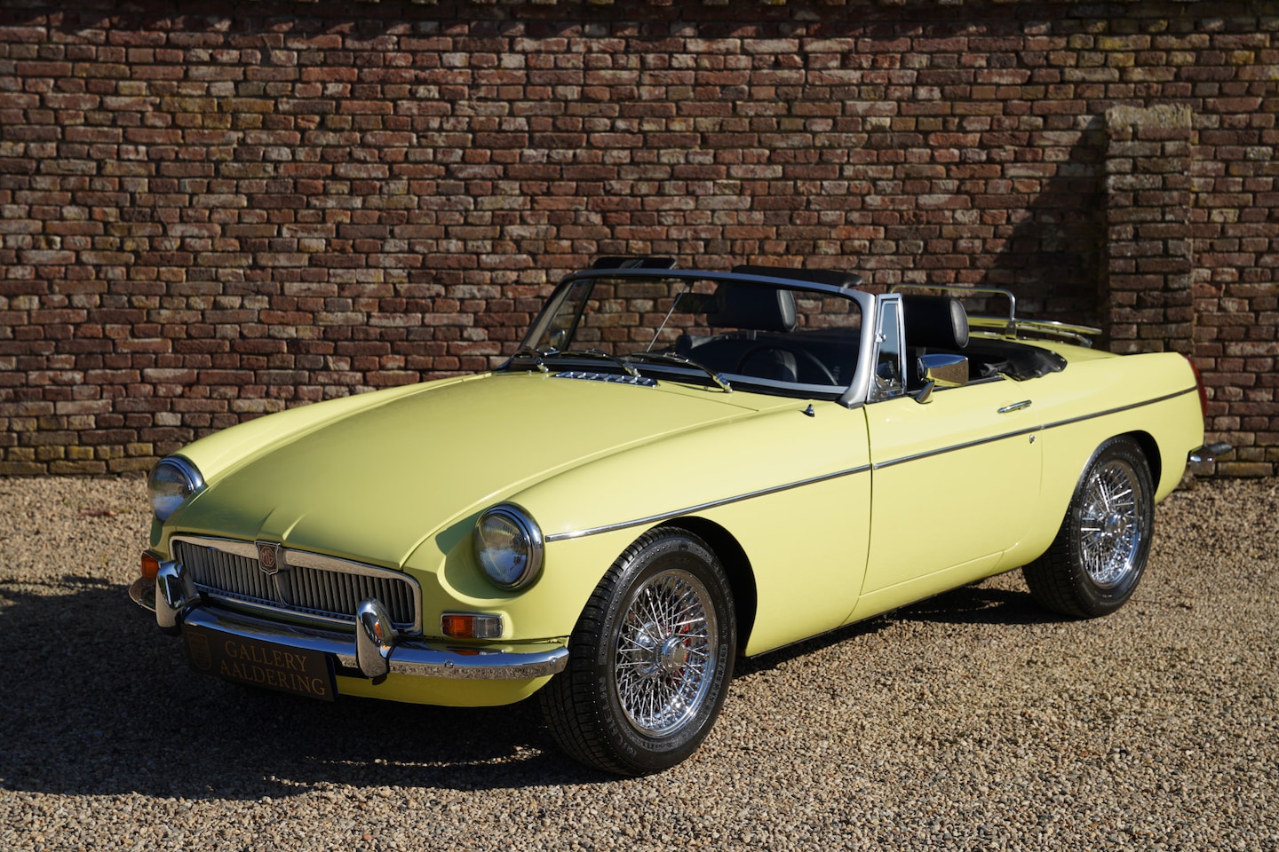 MG B type - MGB Roadster Same owner since 1981!! MGC rear axle, restored condition! - AutoWereld.nl