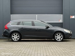 Volvo V60 - 2.0 D3 163pk Geartronic SUMMUM alle opties Navi-Adap CC-Xenon-Blis-Keyless-Trekhaak-Camera