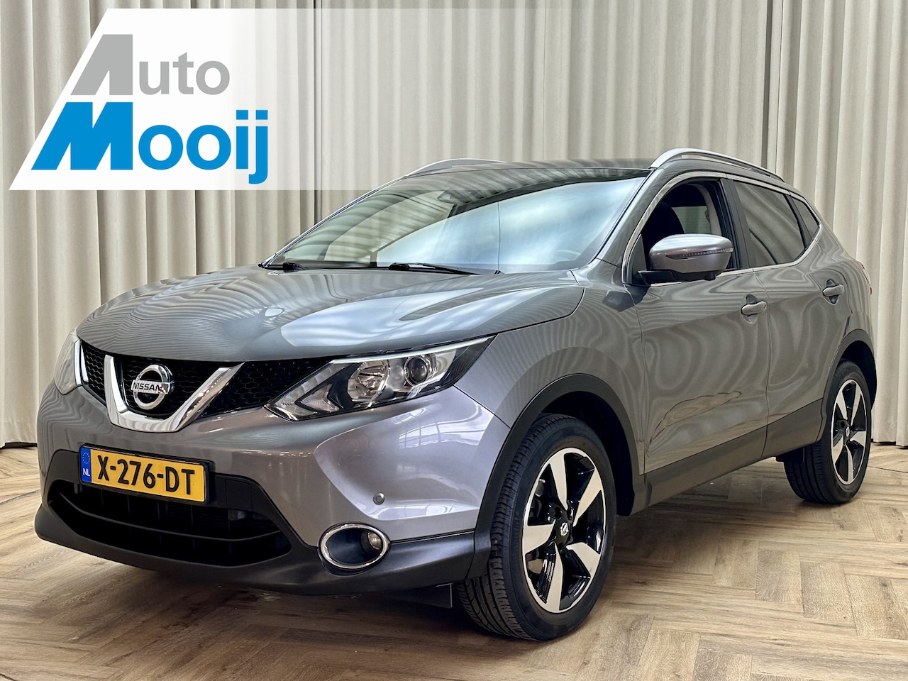 Nissan Qashqai - 1.2 *Panoramadak* Stoelverwarming / 360 Camera / Trekhaak / Navigatie / Cruise Control / 1 - AutoWereld.nl