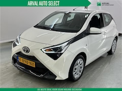 Toyota Aygo - 1.0 VVT-i x-Play 5 Deurs | Apple Carplay / Android / Airco | Achteruitrijcamera | Cruise C